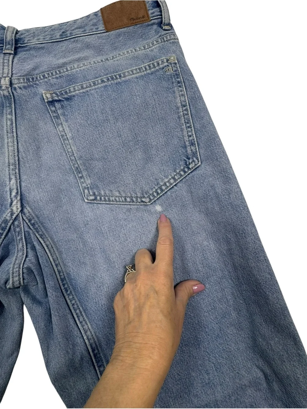 Madewell The Darted Barrel-Leg Jeans Size 31 Light Wash Cropped Raw Hem